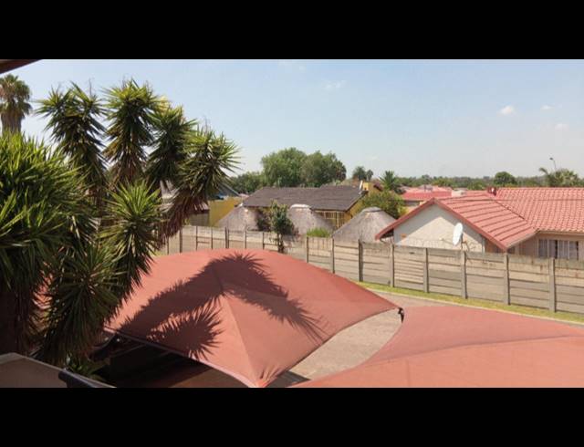 2 BEDROOM APARTMENT FOR SALE IN ALBEMARLE EXT 1